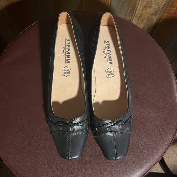 NWOB. Black leather heels - Picture 4 of 6